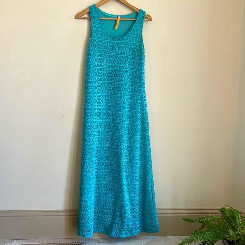 Very flattering. Color is more of aqua then turquoise in picture